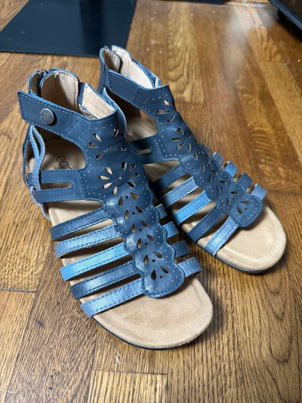 Earth Navy Zip Up Sandal Size 8.5